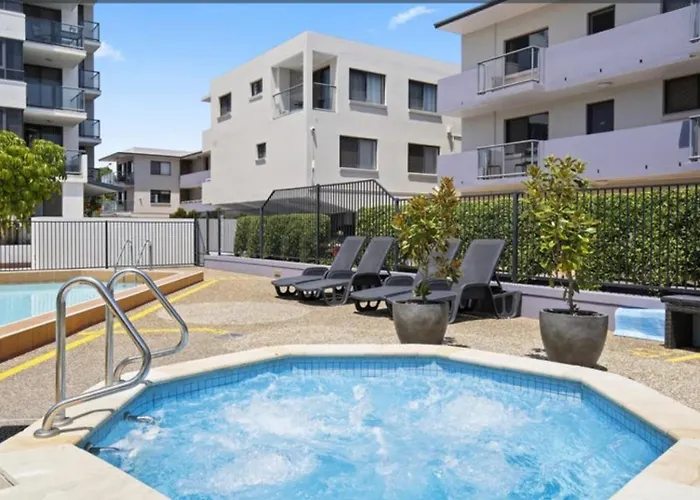 Aqualine Apartments On The Broadwater Gold Coast