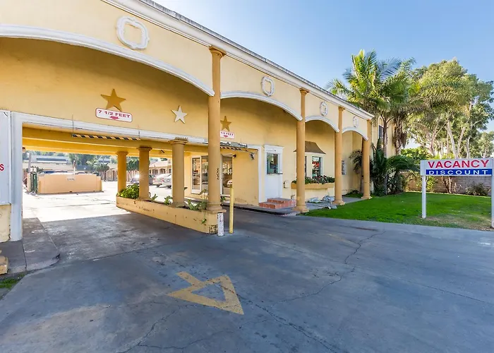 Colonial Pool & Spa Motel Long Beach