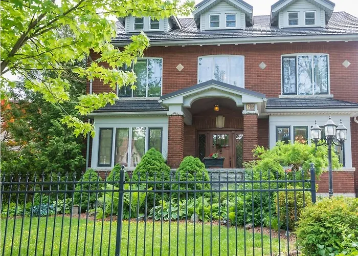 Avonview Manor Bed & Breakfast Stratford